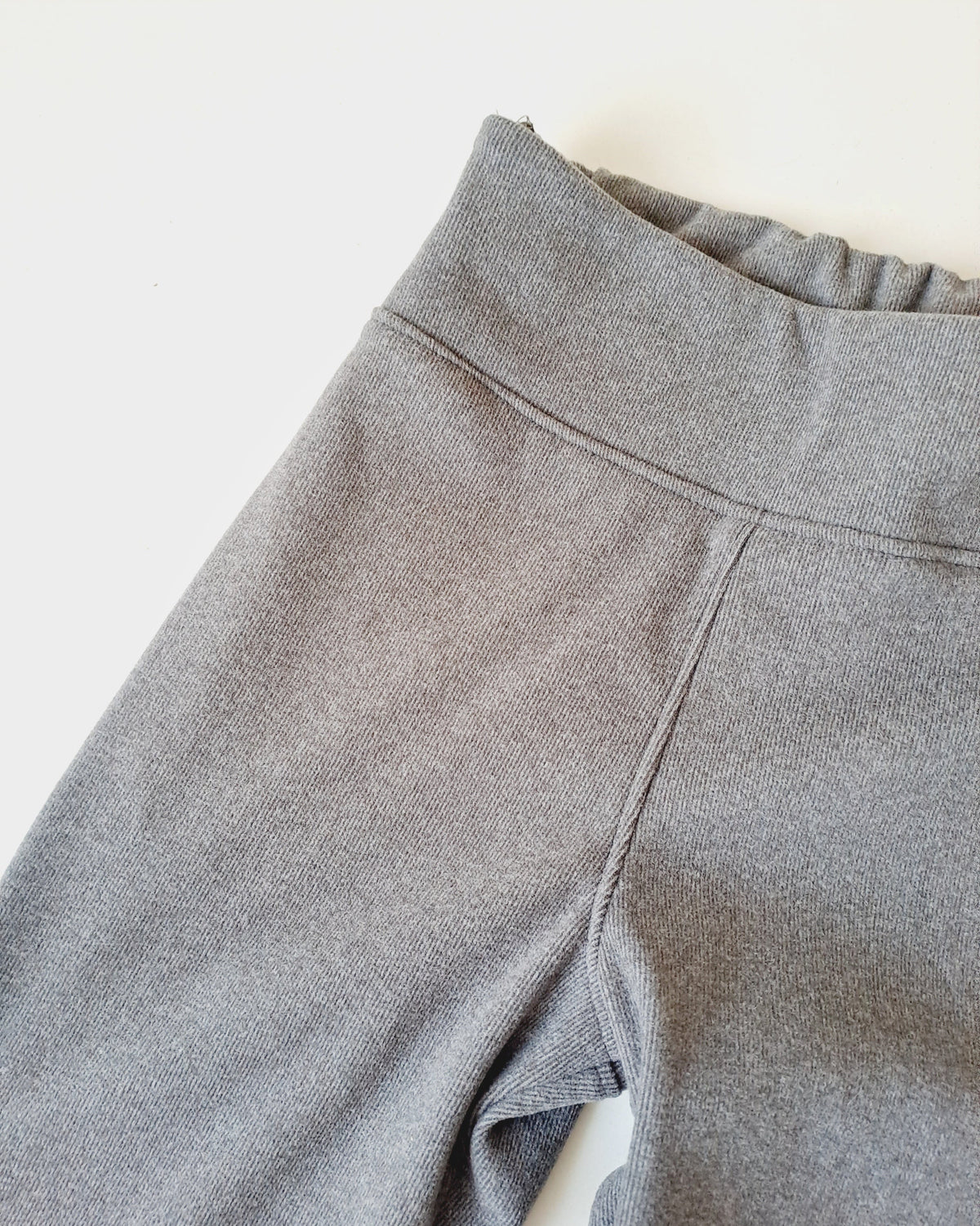 Pantalón Oxford + scrunchie